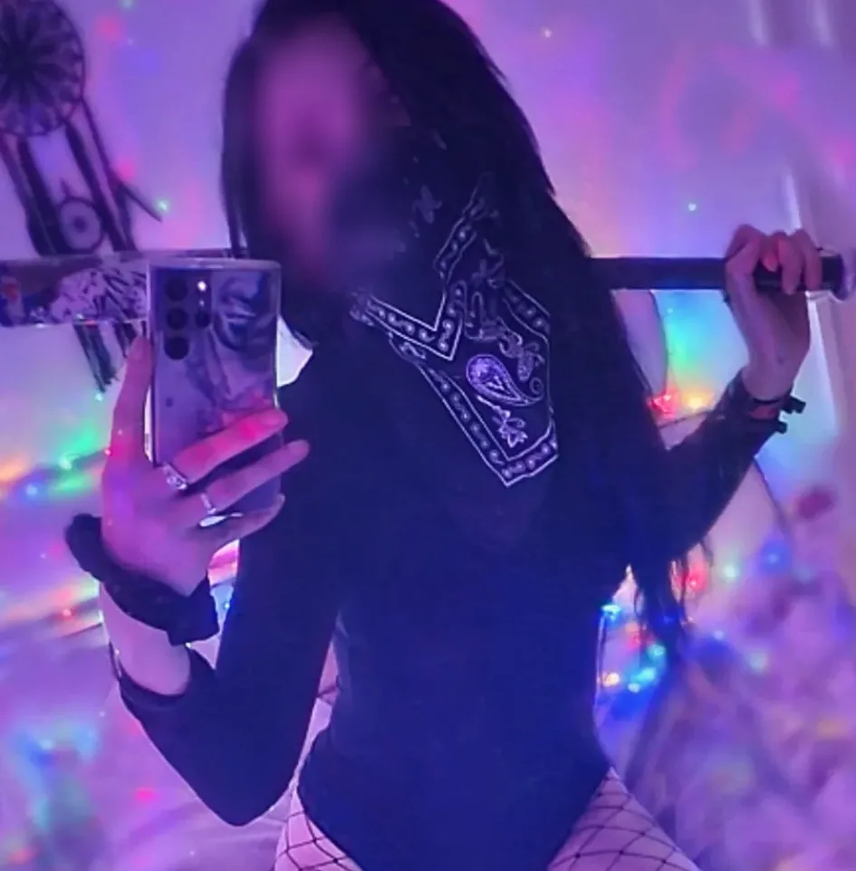 Elina, 28
