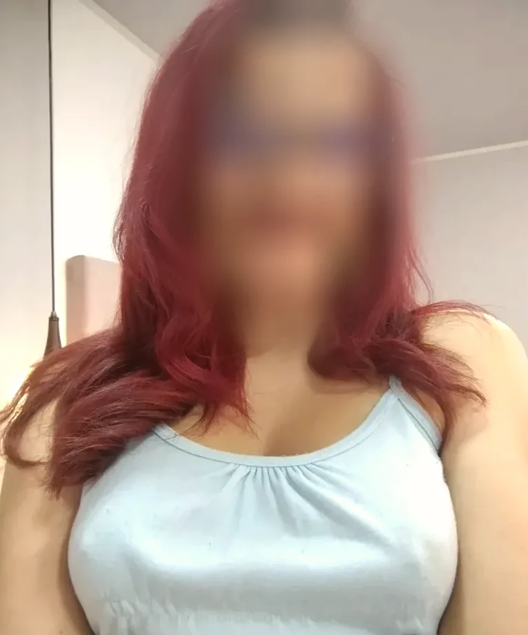Nathalie, 23
